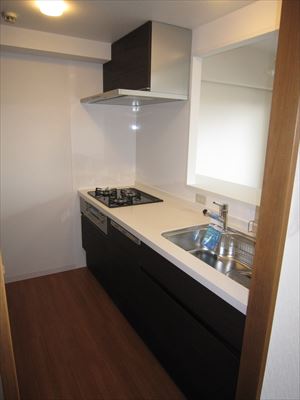 開口を大きくして、会話を楽しめるキッチンに 開口を大きくして、会話を楽しめるキッチンに